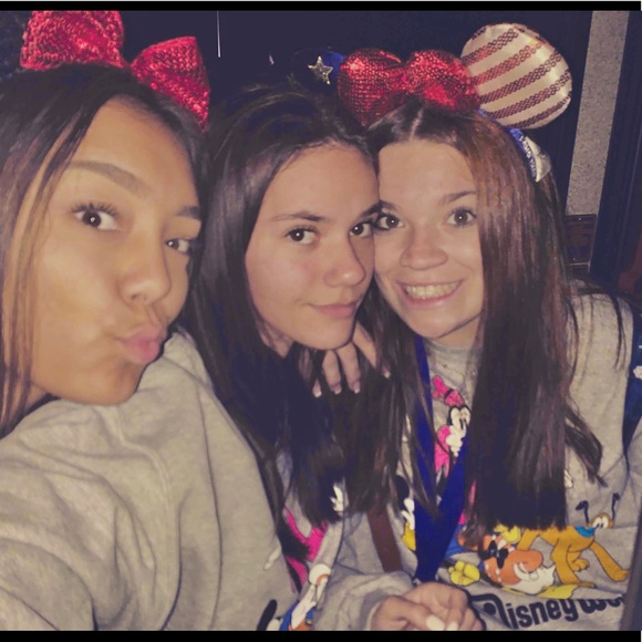 Meet your Posher, Kayla - Picture 3 of 5